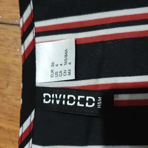 H and M Black Red White Stripes long Flared Sleeve Top Size US 4 - Picture 11 of 12
